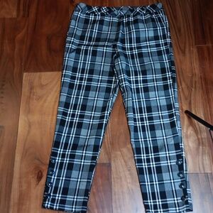 Nwot petite large winter plaid elastic waist pants. Adorable button legs